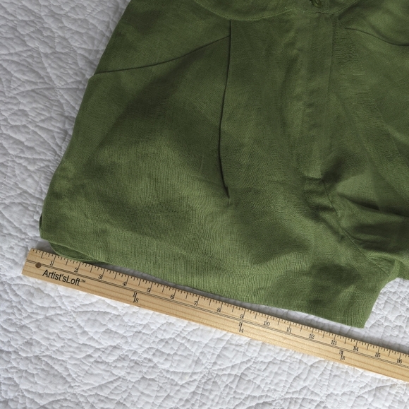 ASTR The Label Kerrigan Green Linen Pleated Asymmetrical High Rise Shorts - Picture 15 of 15